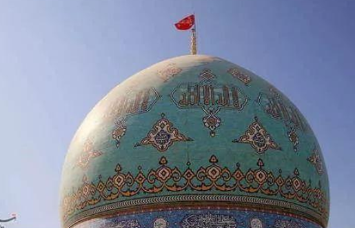 伊朗“圣城”库姆的贾姆卡兰清真寺升起红旗
