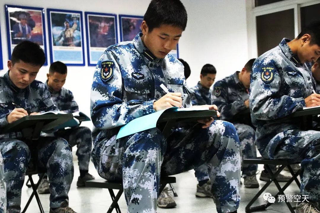 武汉空军预警学院宿舍图片